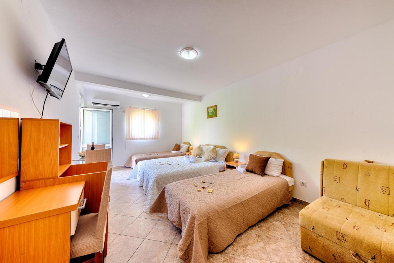 Hotel Dana Čanj Eksteriør bilde