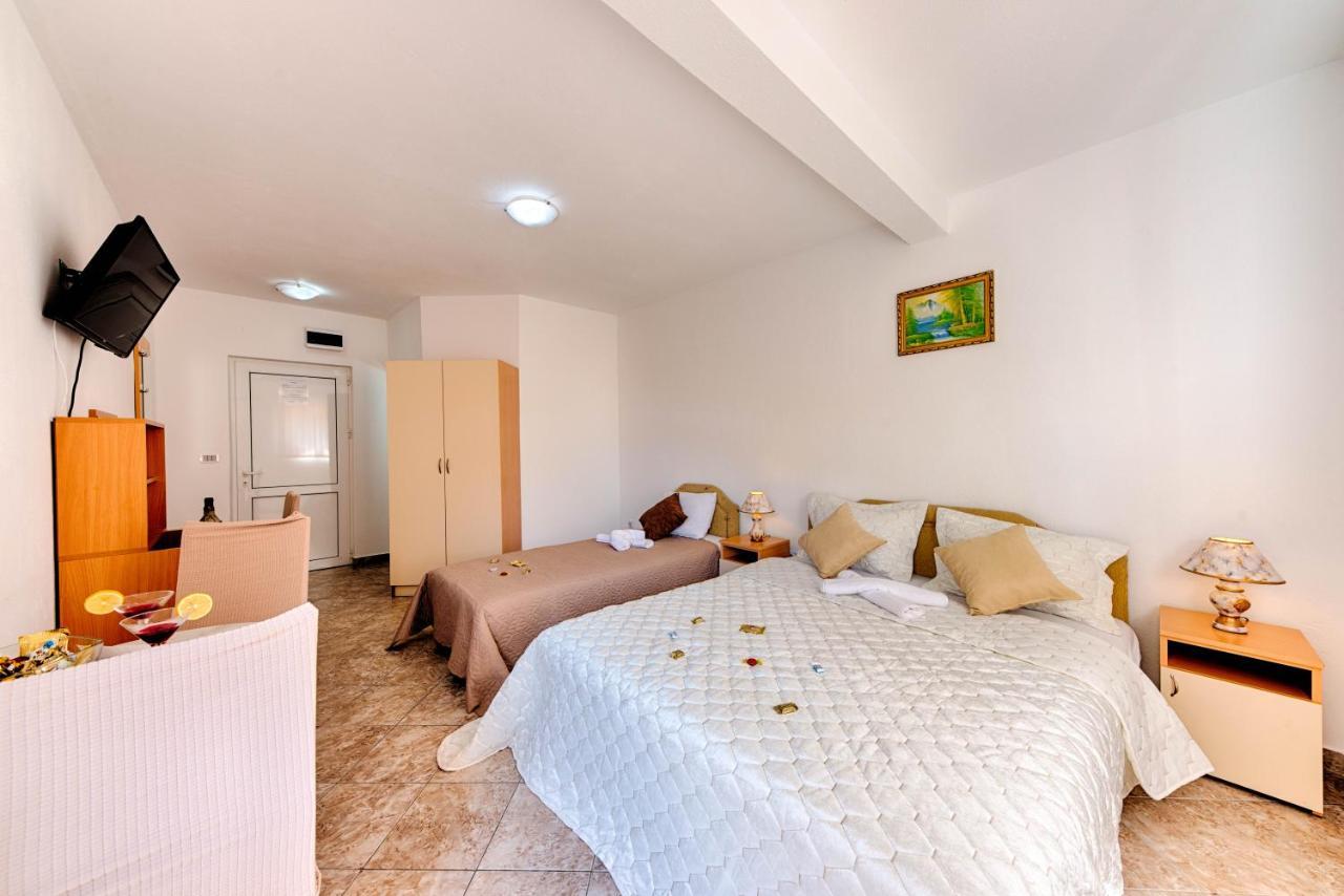Hotel Dana Čanj Eksteriør bilde